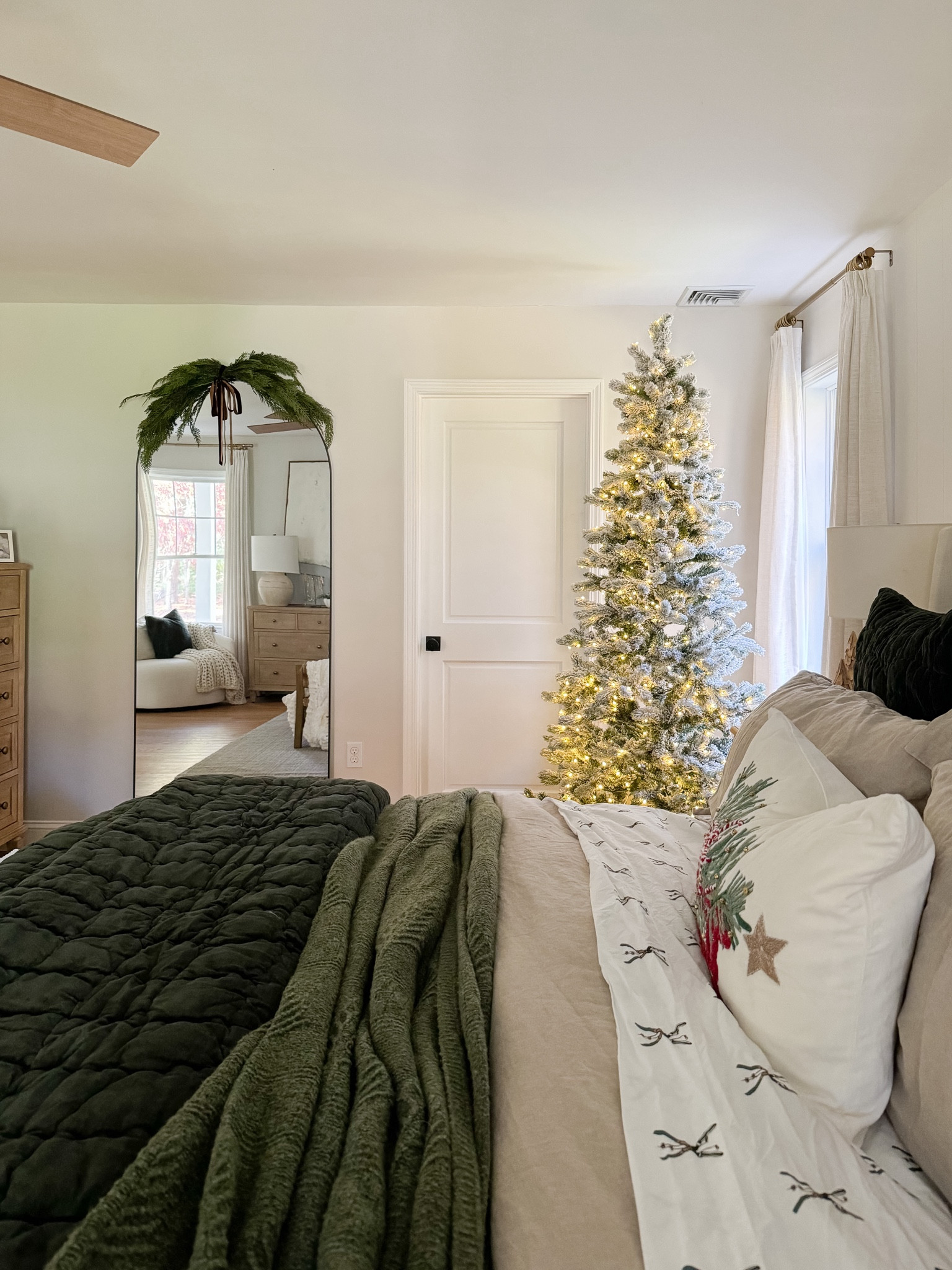 Modern Bedroom holiday Coastal bedroom

Home design  Christmas Modern home  Home decor  Bedroom design  Bedroom inspo  Bedroom finds  Bed Decor  Bedsheets  pottery barn bedding 

#LTKSaleAlert #LTKHoliday #LTKHome