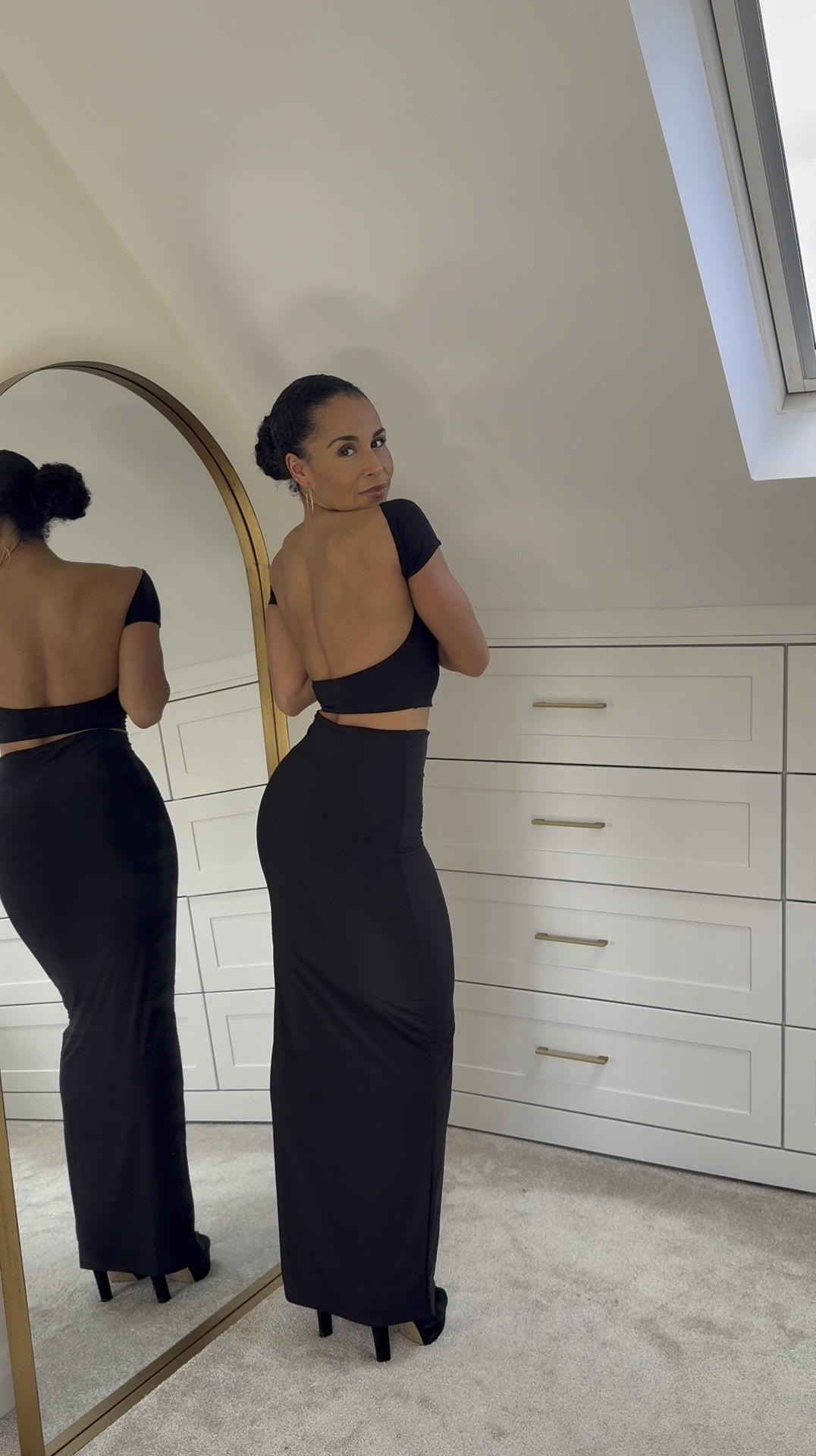 Obsessed with this co-ord! 

Wearing top in a 6 which was perfect but skirt was a little too tight, wearing a size 8, so I’d advise to size up in skirt. 

Material really buttery and gorgeous to wear! It’s giving date night/ meal with the girls 🍷

#datenight #coord #set #black #skirt #backlesstop #lowback


#LTKuk ##LTKdresses #LTKpartywear