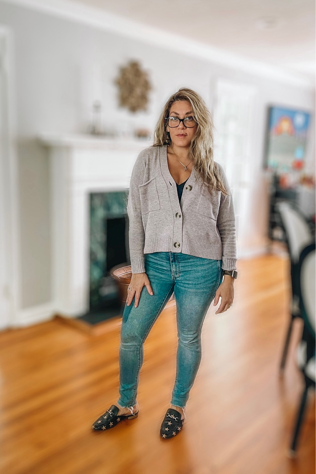 The most cozy, soft and flattering cardigan you’ll want in every color. Perfect for fall layering🙌🏼🍂
Wearing XXS sweater 26 in jeans
#casualchic #sweaterweather 
—

https://liketk.it/3R9RL

#LTKstyletip #LTKSeasonal