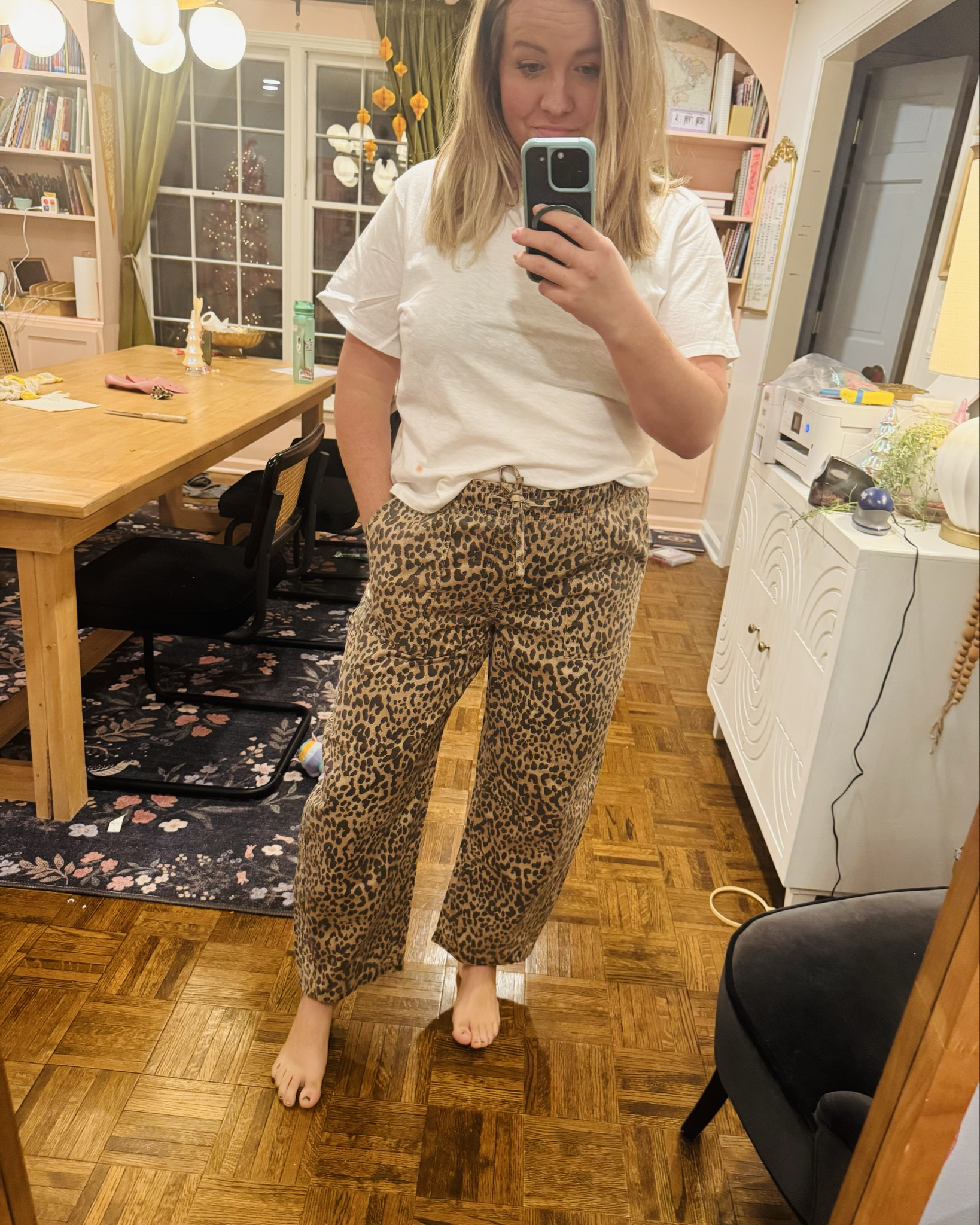 The best comfy barrel jeans! True to size and love the drawstring. 