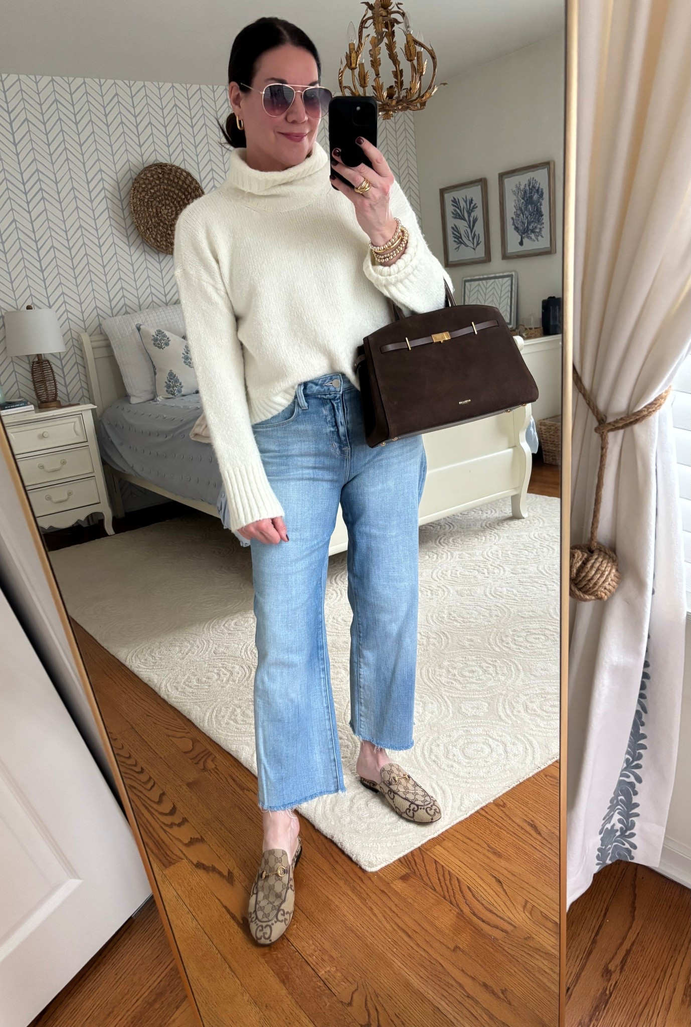 Perfect look for the weekend…slouchy sweater, light wash jeans and mules! 