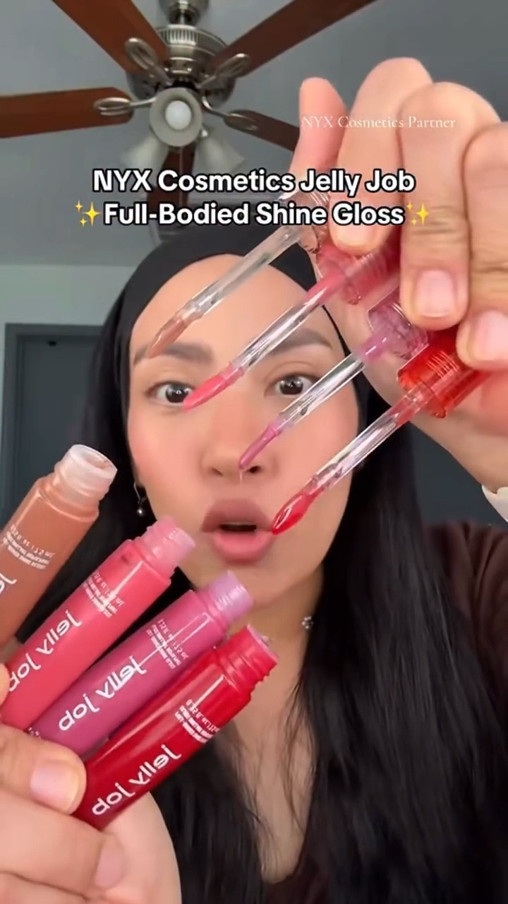 Best drugstore lip gloss?!✨💋

*NEW* NYX Cosmetics glosses Made in Korea!✨ @nyxcosmetics 

They’re amazing 🤩

Perfect fall lip gloss, affordable makeup, Black Friday sale makeup, Korean makeup, maquillaje para principiantes, maquillaje fácil, brillo labial duradero,
#drugstoremakeup #latinacreator #glossylips #NYXCosmeticsPartner #koreanproducts
