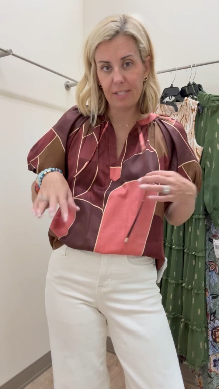 This is the perfect top to now and later. I’m in XS top and XS petite jeans. 

*code Catherine20 at Allie  + Bess
￼

#LTKdayinmylife #LTKootd #LTKmomlife