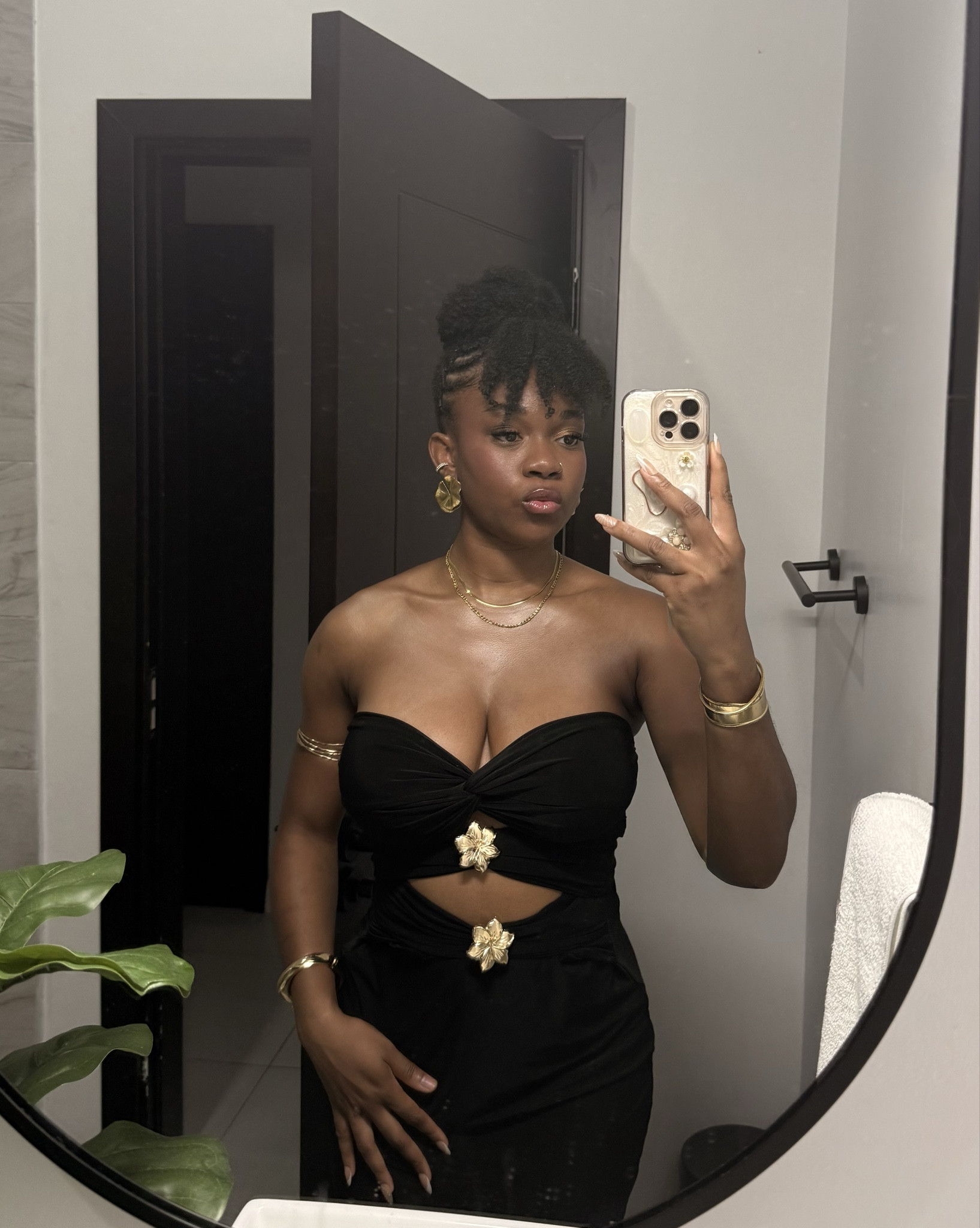 Chic dress for a black tie soirée 

Dress is from fashion nova, I added similar links.

#chicdress #nightout #maxidress #blackdress #girlsnightout #allblackoutfit

#LTKFindsUnder50 #LTKPetite #LTKParties
