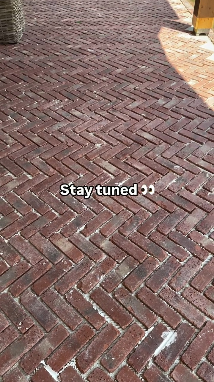 The ending tho 🤩🙌 it’s coming together! Maybe the most satisfying project I’ve done yet! 👏

Brick color is MIDTOWN

#herringbonebrick #frontporch #mortar