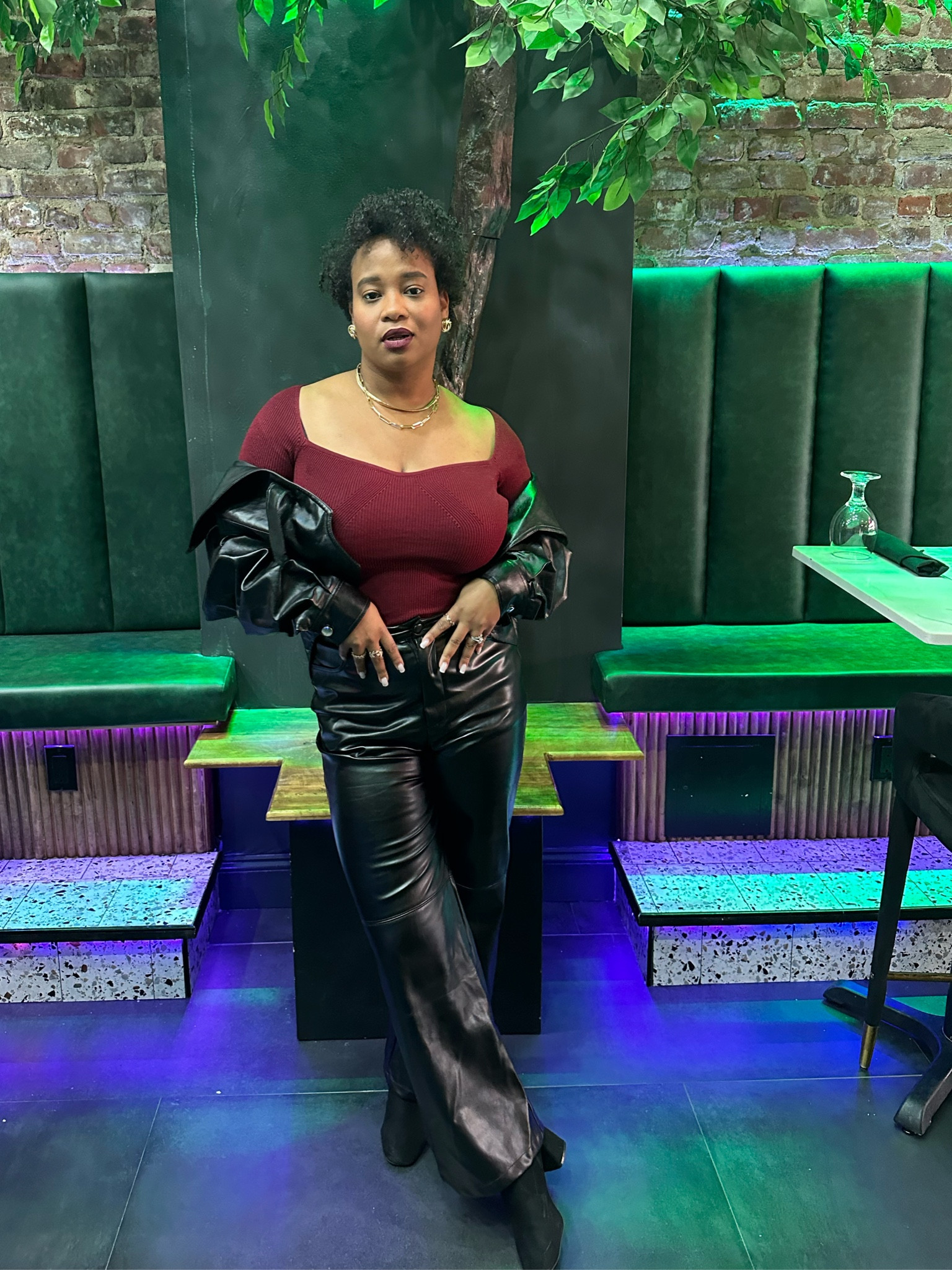 When I’m not feeling the most comfortable with my body I wear black. Although I always try to incorporate a pop of color. This was a perfect brunch outfit. 

Clothes are size M TTS 
Shoes are from Kelly and Katie but I linked a similar one
 

#LTKfindsunder50 #LTKstyletip #LTKbeauty