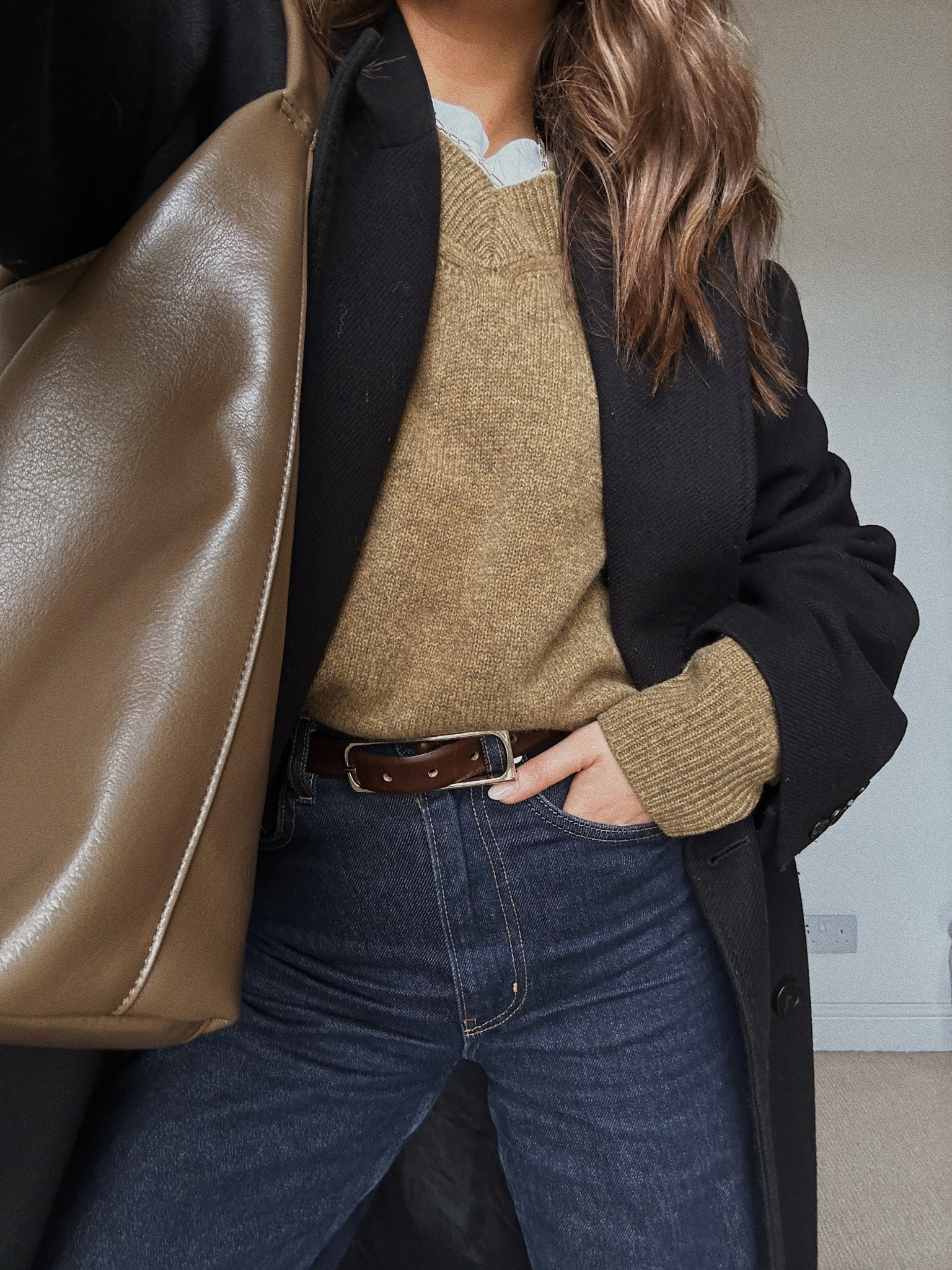 Injecting some olive green into my wardrobe 🫒🍸 #massimodutti #vneckjumper 

#LTKwinter #LTKuk