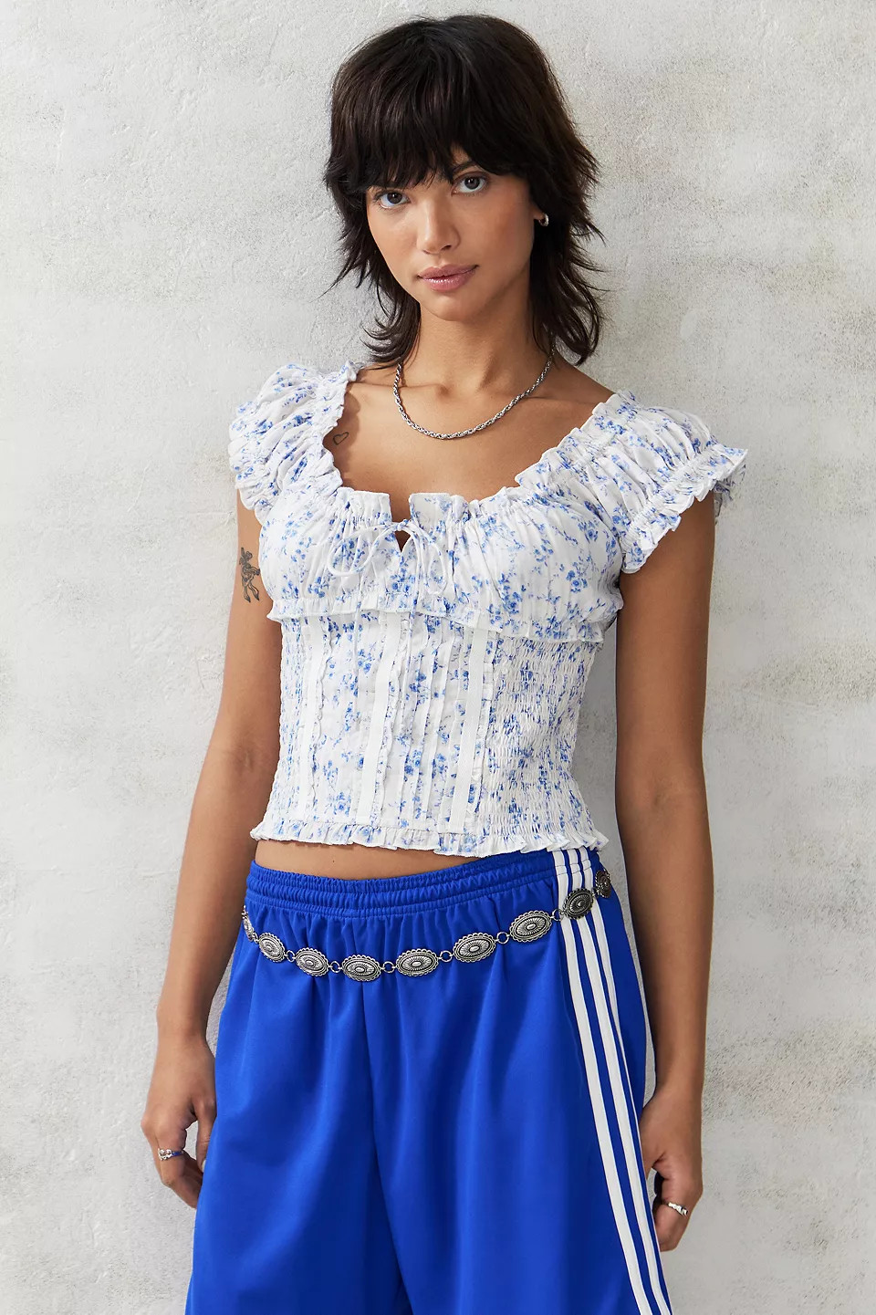 Kimchi Blue Nadia Floral Shirred Blouse | Urban Outfitters (EU)