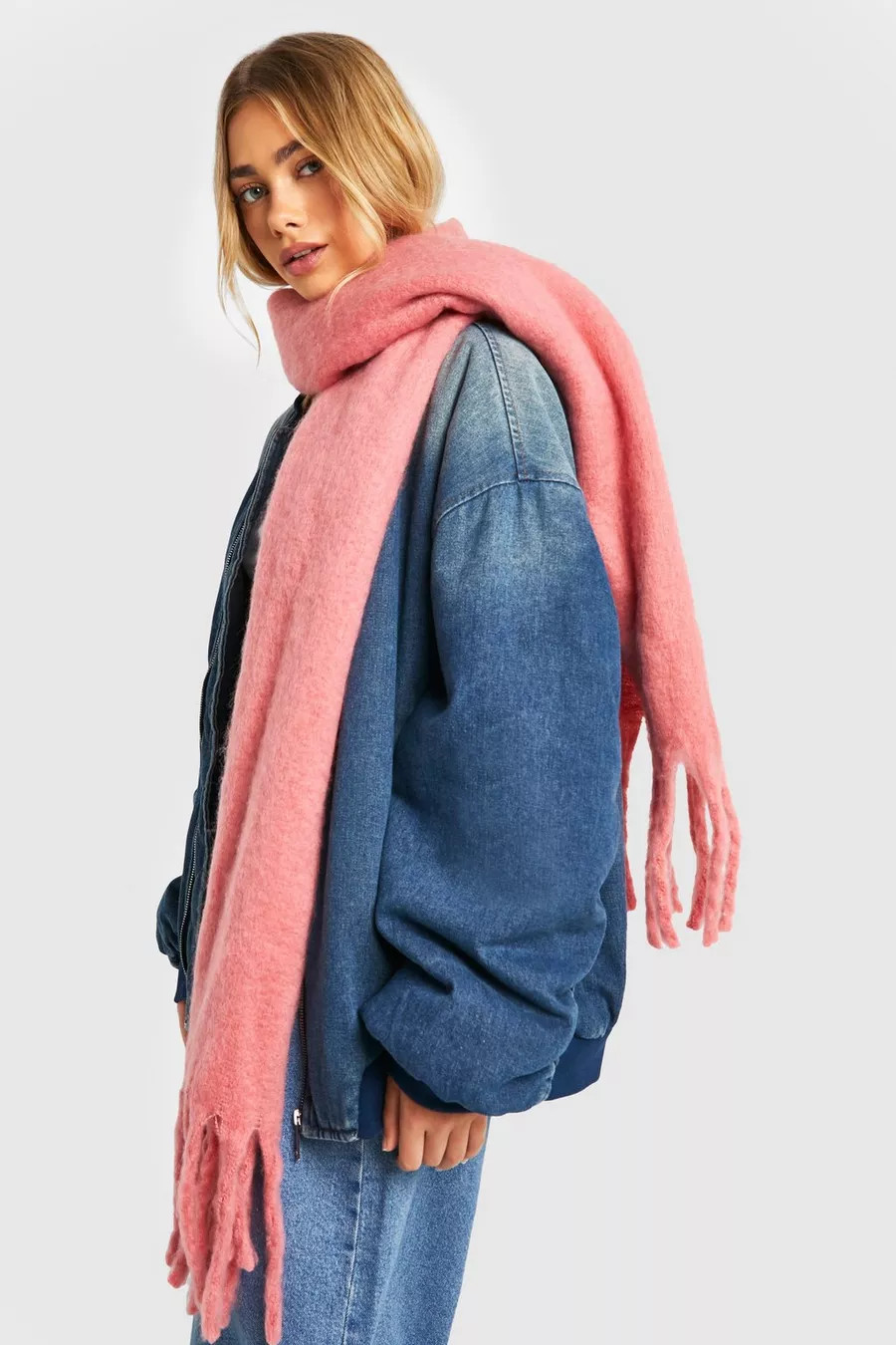 Écharpe oversize à franges | Boohoo.com (FR)