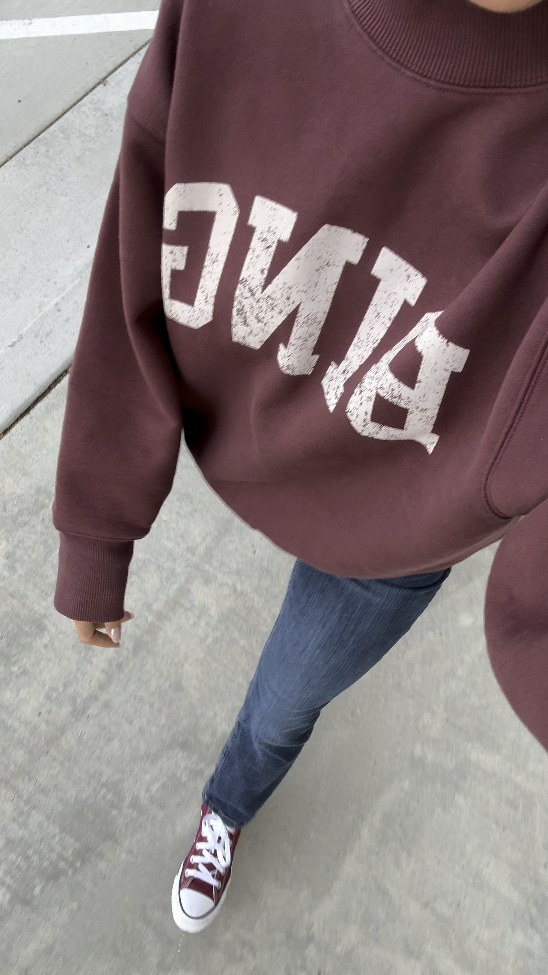 Casual fall outfit.

Wearing a size xs in sweatshirt 