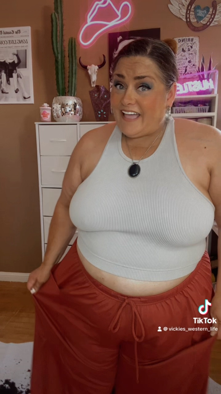 These midrise Halara palazzo pants are soooo comfy! 

#LTKPlusSize