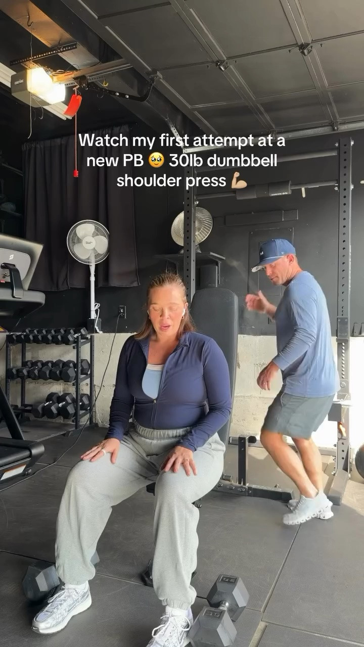 Me 2 years ago would be in absolute disbelief watching me attempt a 30lb dumbbell shoulder press today 🥹💪🏼

Two years of showing up, lifting heavier, building confidence!! @shelbysaywhatblog