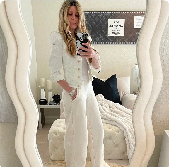 LIGHTEN UP for SPRING!
Wear a light toned monochrome outfit to step up your style game this
SPRINGTIME.


#LTKStyleTip #LTKSeasonal #LTKOver40