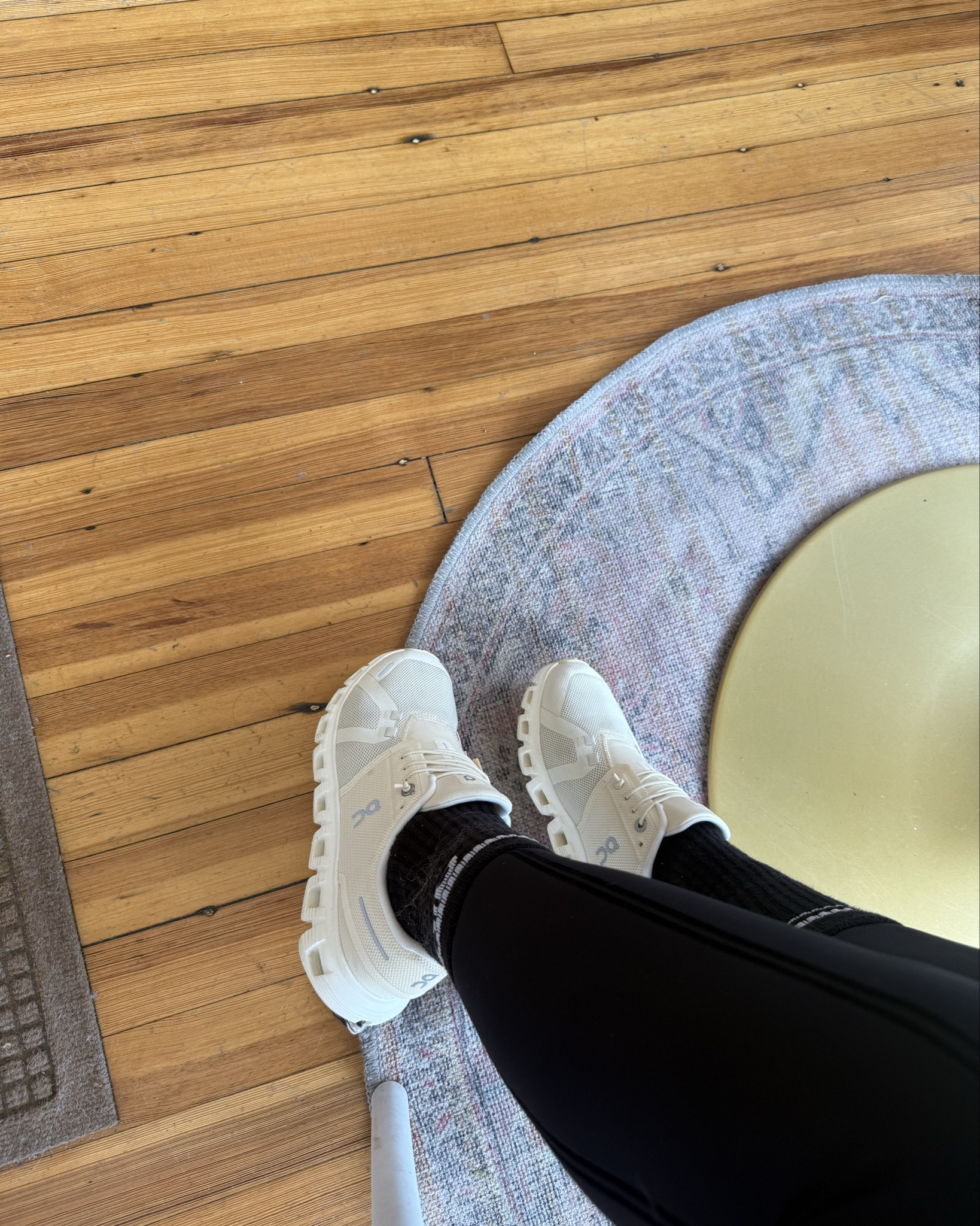 On sneakers + Alo for a sporty and chic day outfit 

#LTKActive