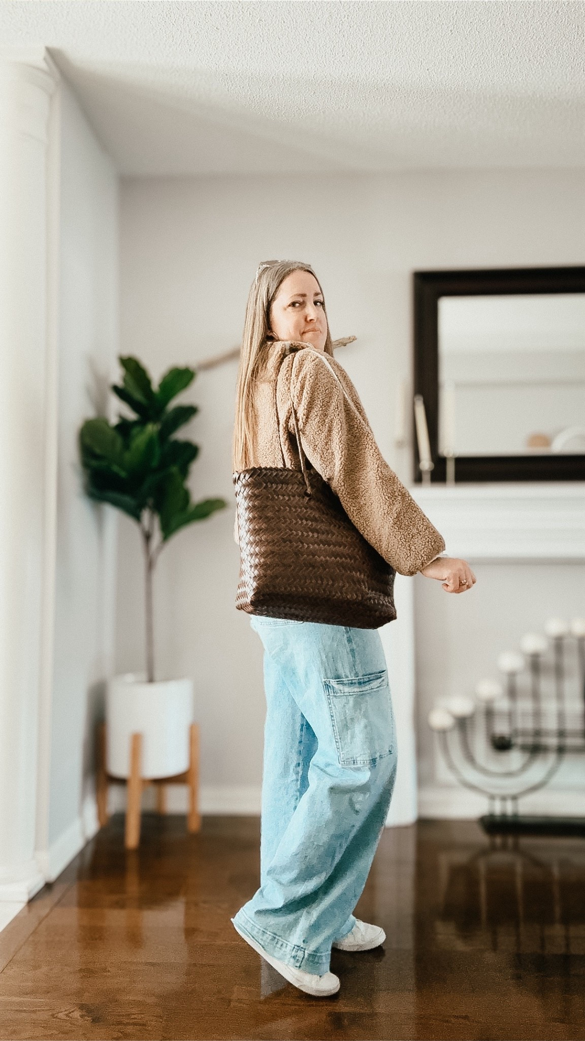 Basketball mom outfit
Casual spring outfit
Sherpa quarter zip, wide leg jeans, sunglasses

#LTKootd #LTKOver40 #LTKmomlife