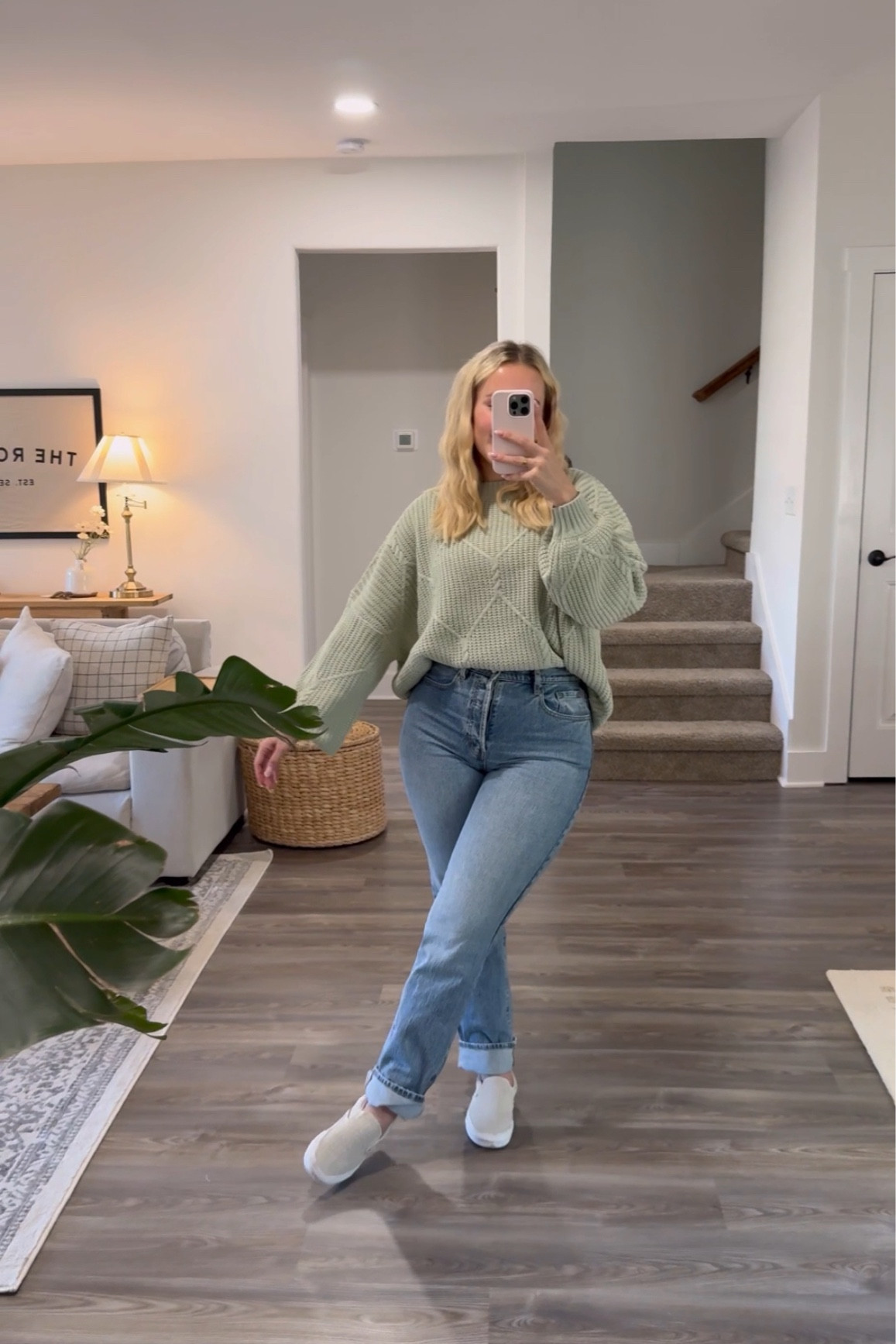 Sweater // medium - JORDAN15
Jeans // 27 
Shoes // tts 