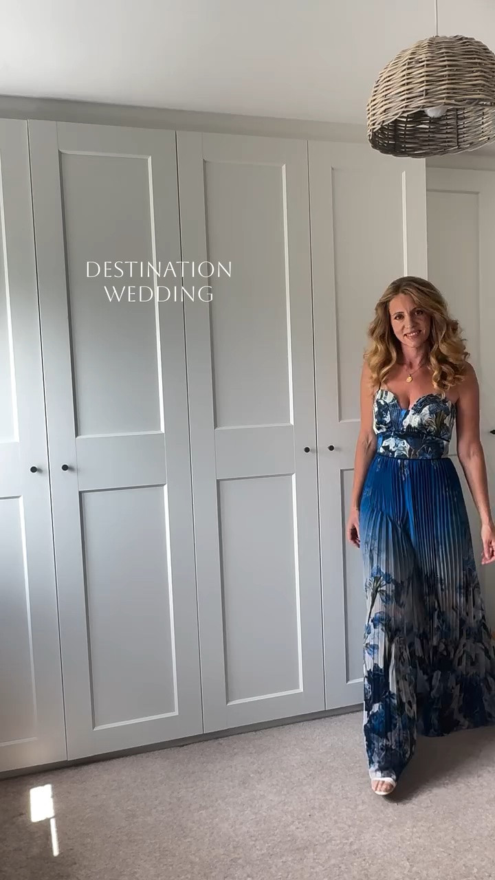 It’s wedding season! 💒 

Here’s some dress inspo- some I’ve worn to weddings and some I would! 💘

Which is your favourite? 1, 2, 3, 4 or 5?!

#weddingguestdress #weddinggueststyle #dressinspo #summerdress #weddingguestoutfit