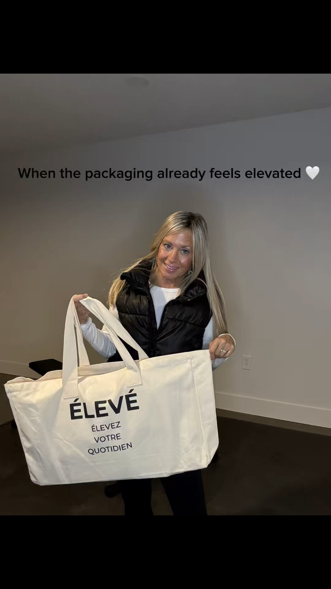 When the packaging already feels elevated 🤍A gift bag that understands the assignment ✨
ÉLEVÉ Activewear.   So excited to be collaborating with ÉLEVÉ Activewear!  I will be sharing my products this week and linking to my LTK.  
@ÉLEVÉ Activewear


#LTKootd #LTKfitnessgoals #LTKgrwm