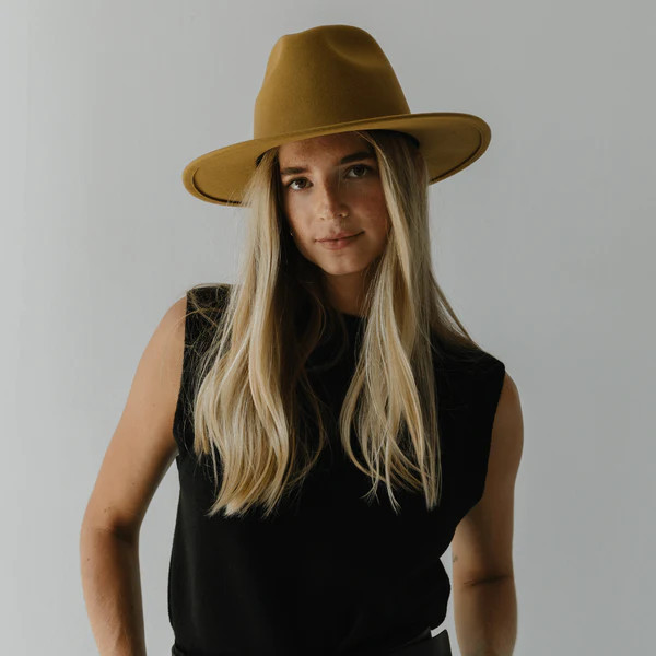 Wes Fedora | Gigi Pip
