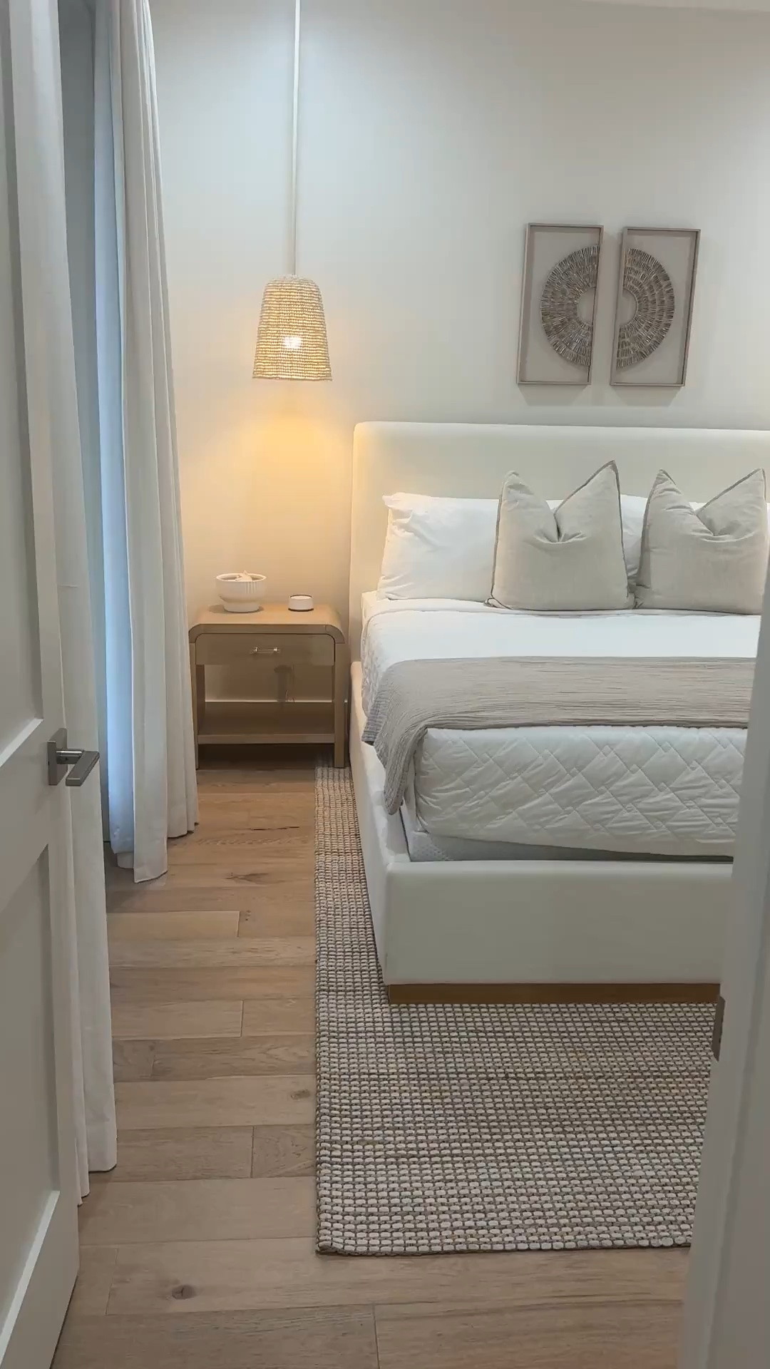 Modern coastal bedroom.

#LTKSeasonal #LTKHome #LTKdayinmylife