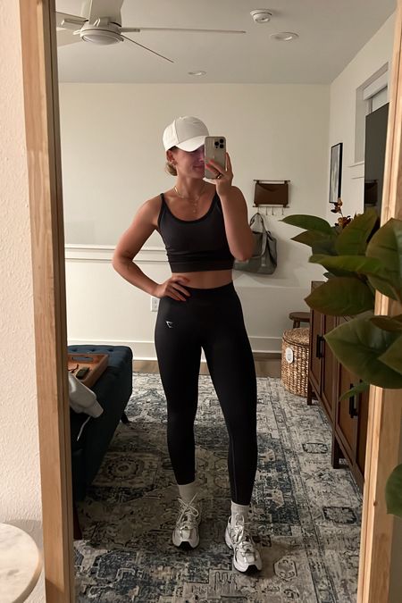 Wearing a size XS 🫶🏼 Gymshark workout set, workout set, workout outfit, aesthetic activewear, gymshark leggings, flattering activewear, gym outfit, gym outfit of the day

