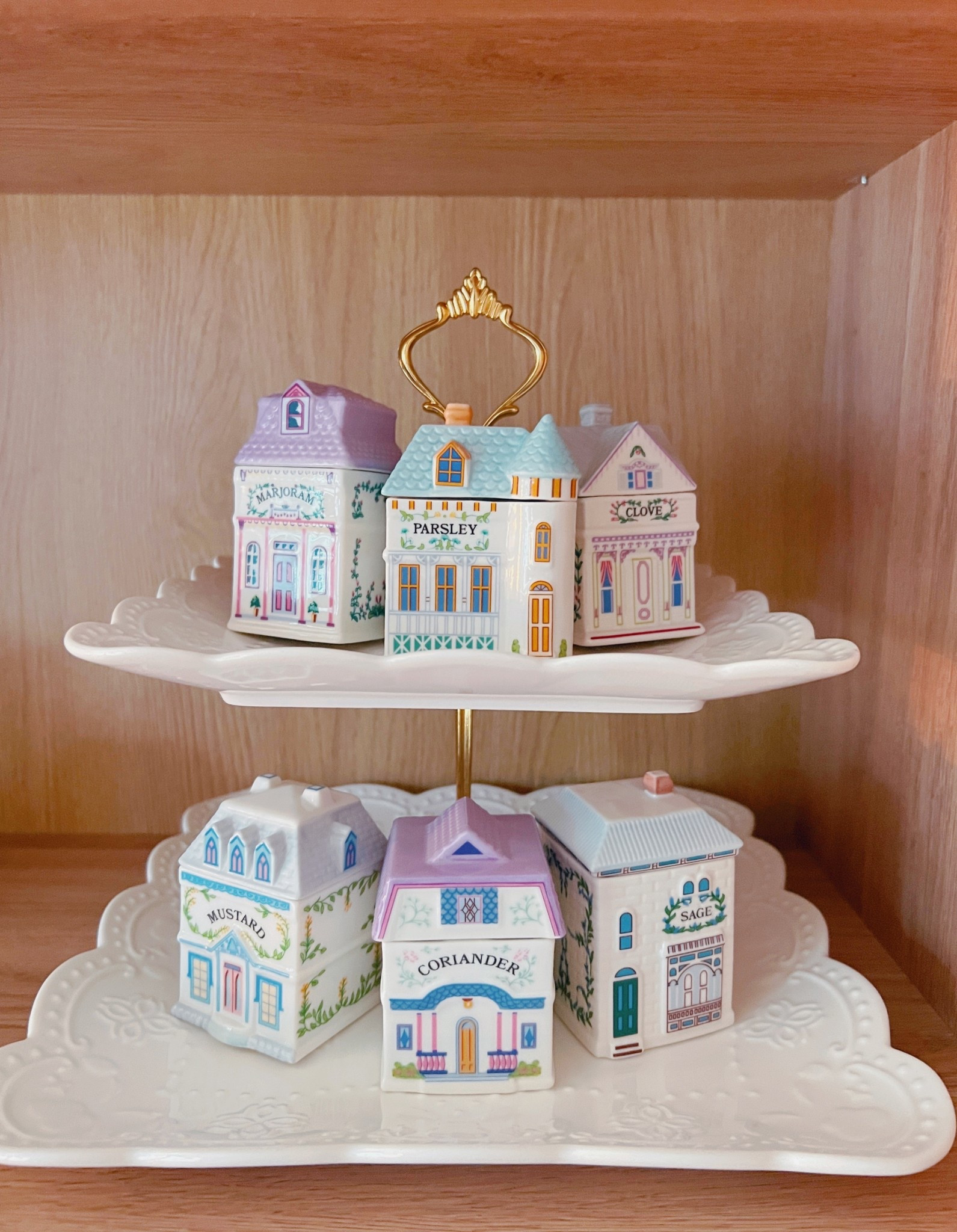 Lenox Spice Village 6-Piece Rustic Row Set Jars . Beautiful on display perfect for Spring decor