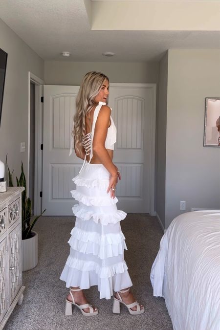 two piece white set! it runs a tad snug, i’m in a S


white dress // bridal dress // engagement party // bride to be // formal dress 

#LTKparties #LTKstyletip #LTKwedding