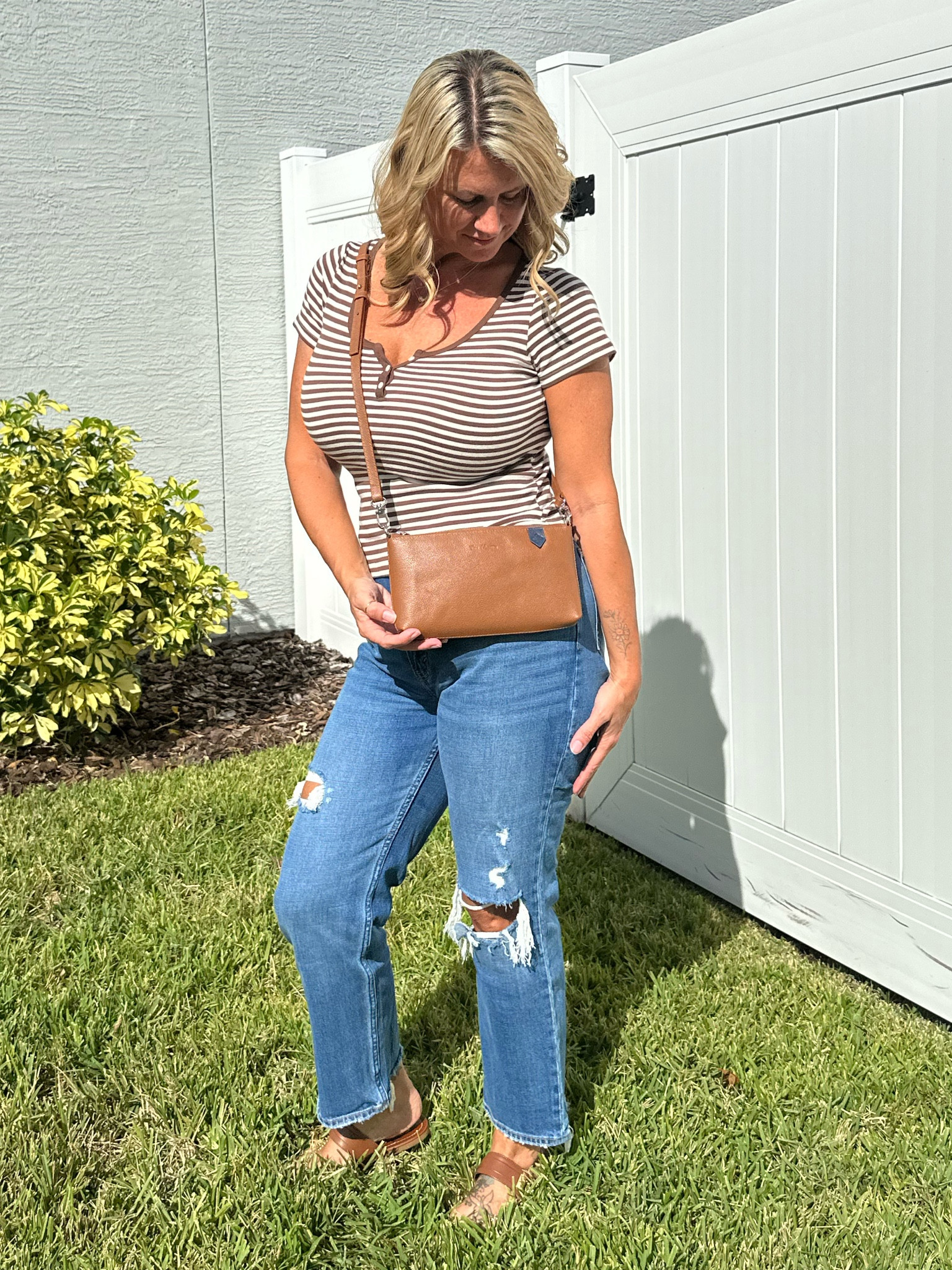 @tinmarinbrand adjustable artisan leather bag, the strap goes from shoulder to crossbody length with their amazing strap design. Check out my bag and other faves great gift ideas #mytinmarin #artisanbag #adjustablebag #purse #crossbody #giftsforher #leatherbag 

#LTKGiftGuide #LTKItBag #LTKStyleTip