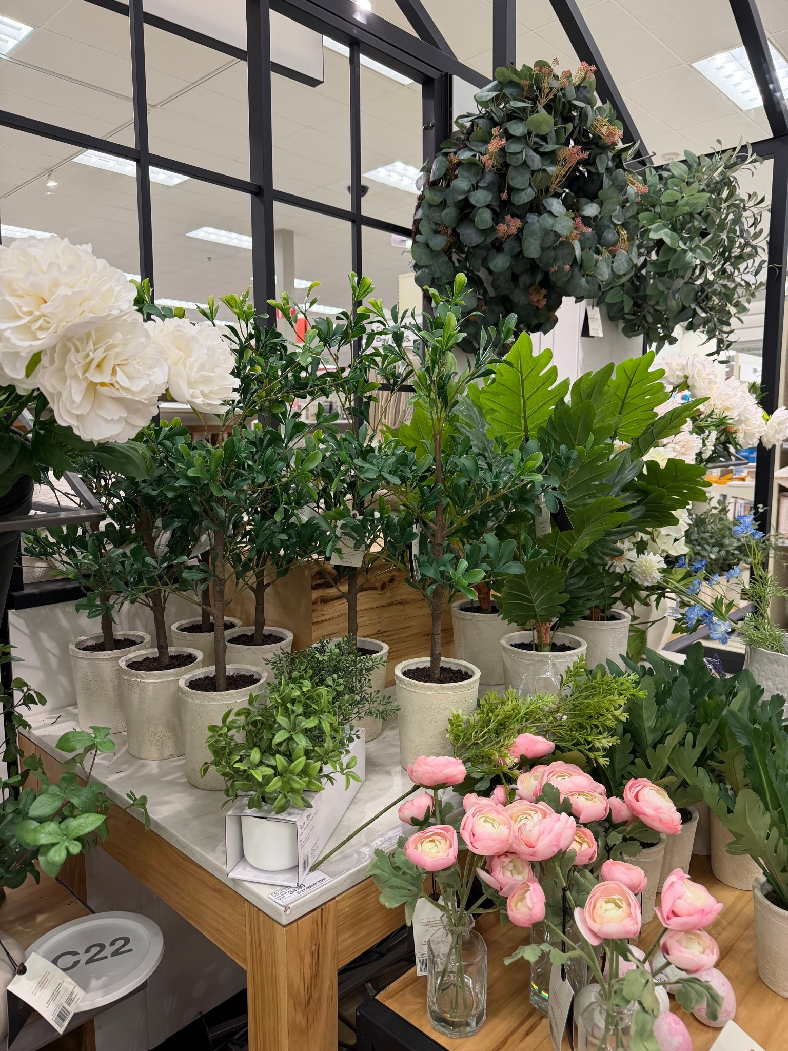 Spring florals have arrived!! Loving all the spring decor at @Target 

#LTKSpringSale #LTKSaleAlert #LTKHome