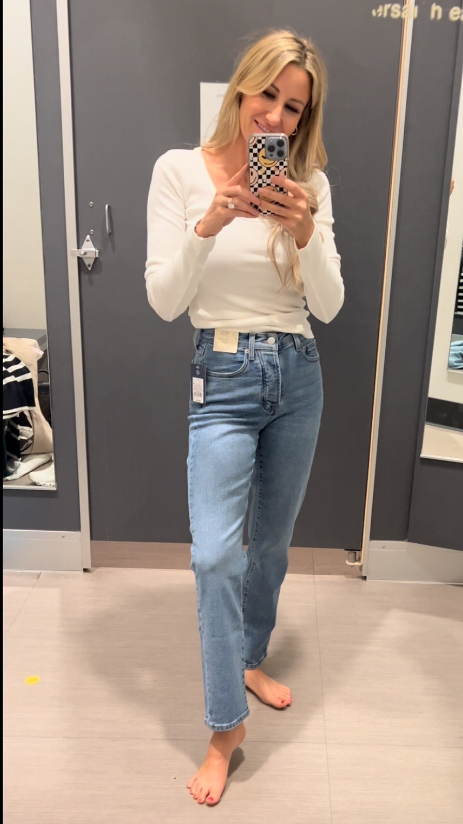 The perfect straight leg jeans! 
I’m in a size 2