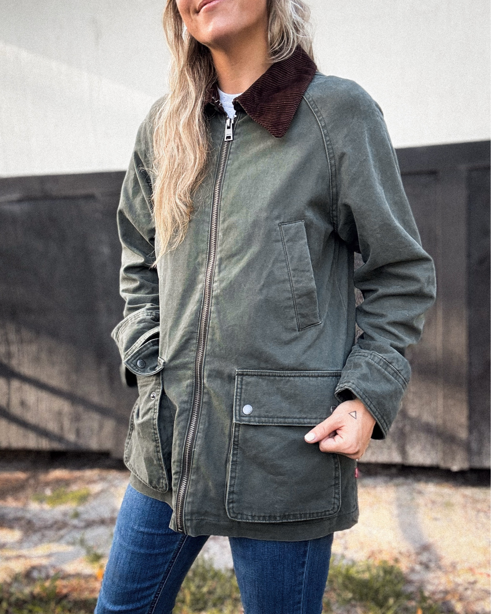 The barn coat we’re all buying!!!

#LTKSeasonal #LTKSaleAlert #LTKStyleTip