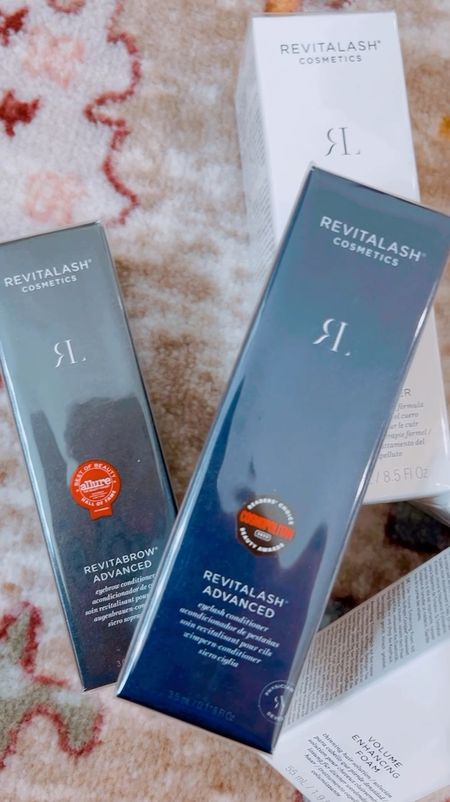 RevitaLash 💙

I love the volume this is giving my brows, lashes & HAIR!!! 



#LTKVideo #LTKBeauty