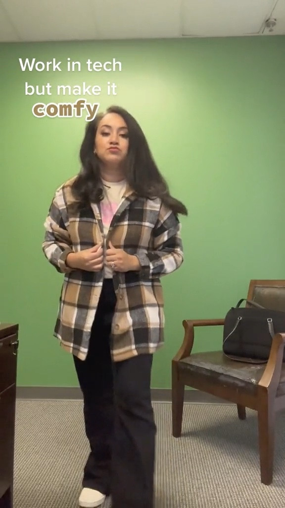 Comfy outfits for the tech office. #techootd #officeootd #flannel #womenintech #womeninstem 

#LTKunder100 #LTKHoliday #LTKSeasonal