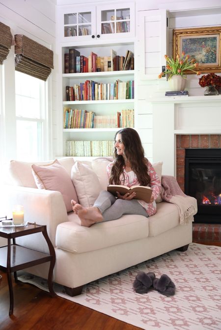 My living room 🤍 I wasn’t able to link everything but I found similar options!

sofa, couch, throw blanket, throw pillows, end table, area rug

#LTKSeasonal #LTKstyletip #LTKhome