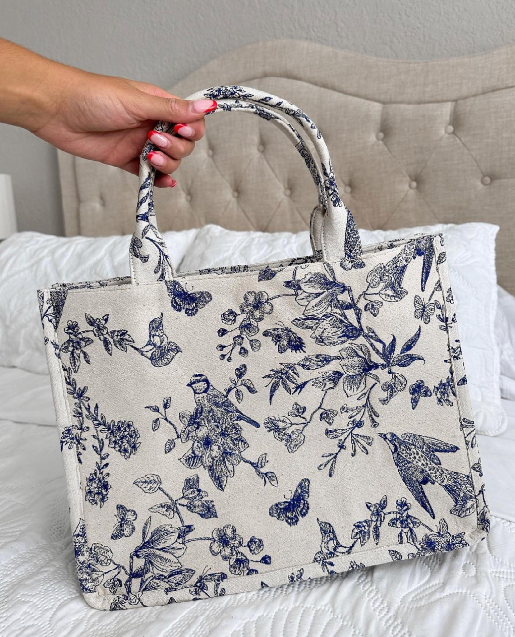  Fiona Floral Feminine Seamless Name Tote Bag