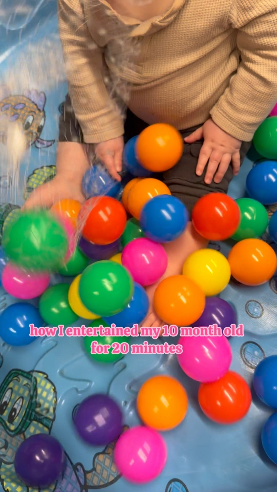 I’m honestly so impressed with how long Jett is entertained with our “ball pit” at home! He’s to the point now, where he climbs in and out of it independently too🙌 #baby #babytoys #babyindependentplay 