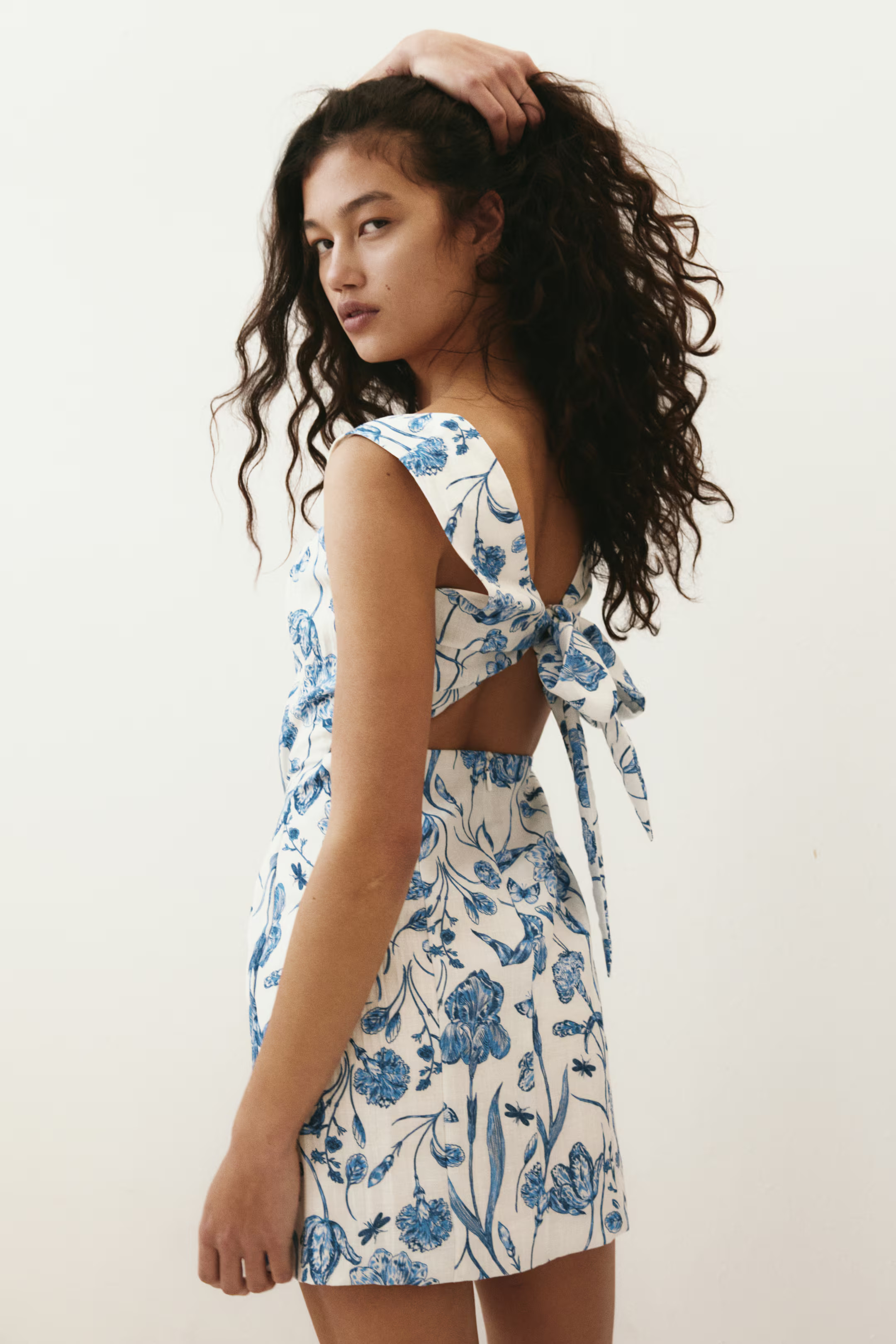 Dress with Bow at Back | H&M (US + CA)