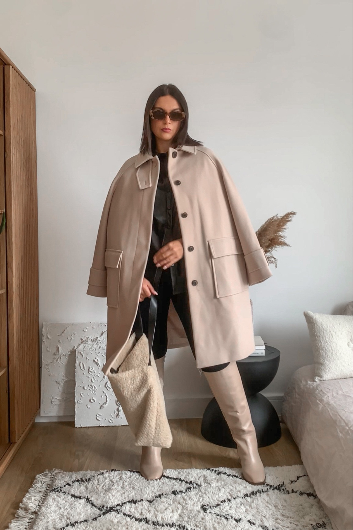 Some autumn/winter staples you need to have in your wardrobe are a pair of knee-high boots, an elegant oversized coat and a pair of dark denim. I've started building my capsule wardrobe for the season ahead so you can expect to see these items a lot. More suggestions on how to style them coming up soon.

#LTKeurope #LTKstyletip #LTKunder100