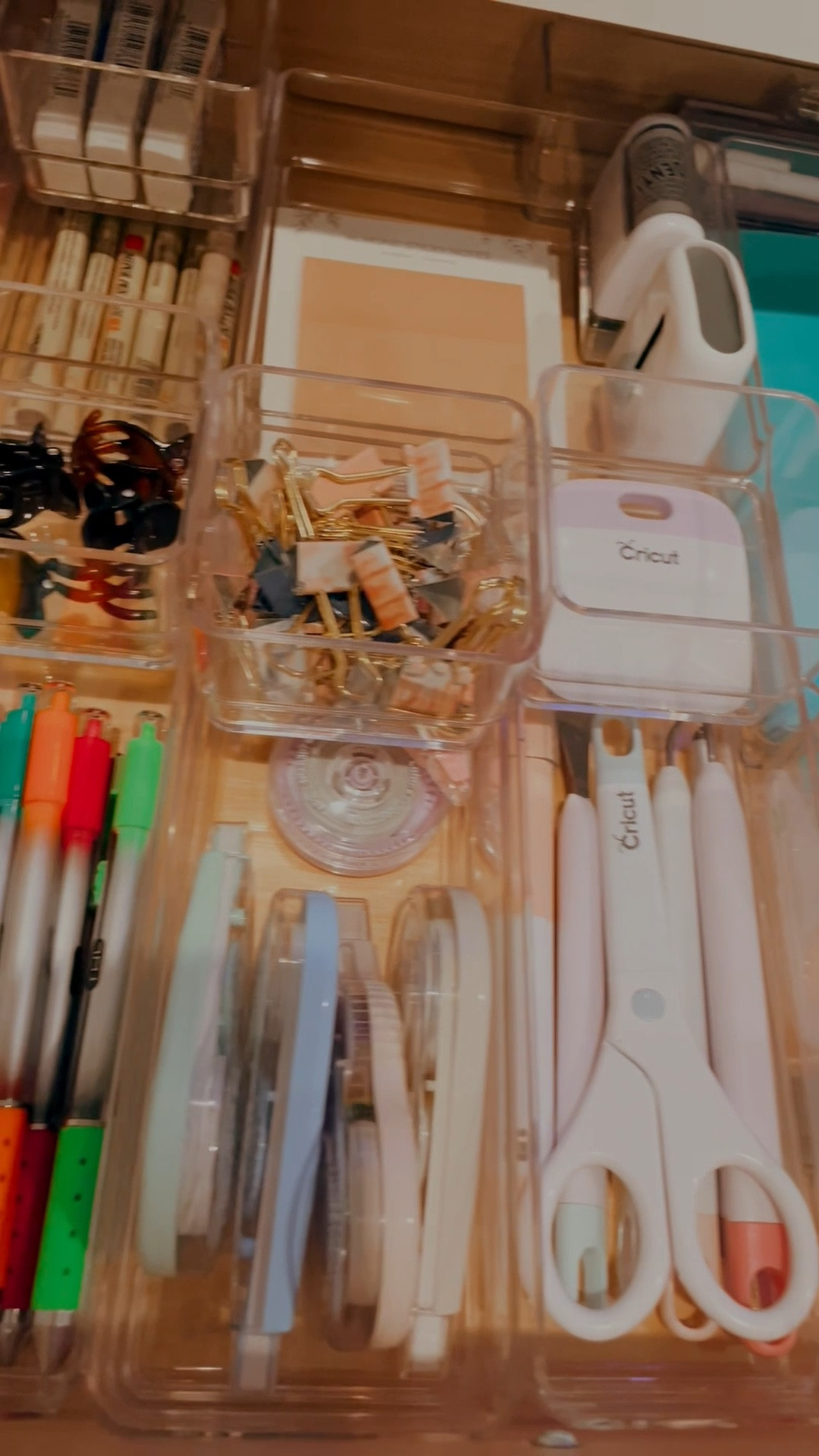 Organize my new desk and putting all my favorites in for easy access 

#LTKhome