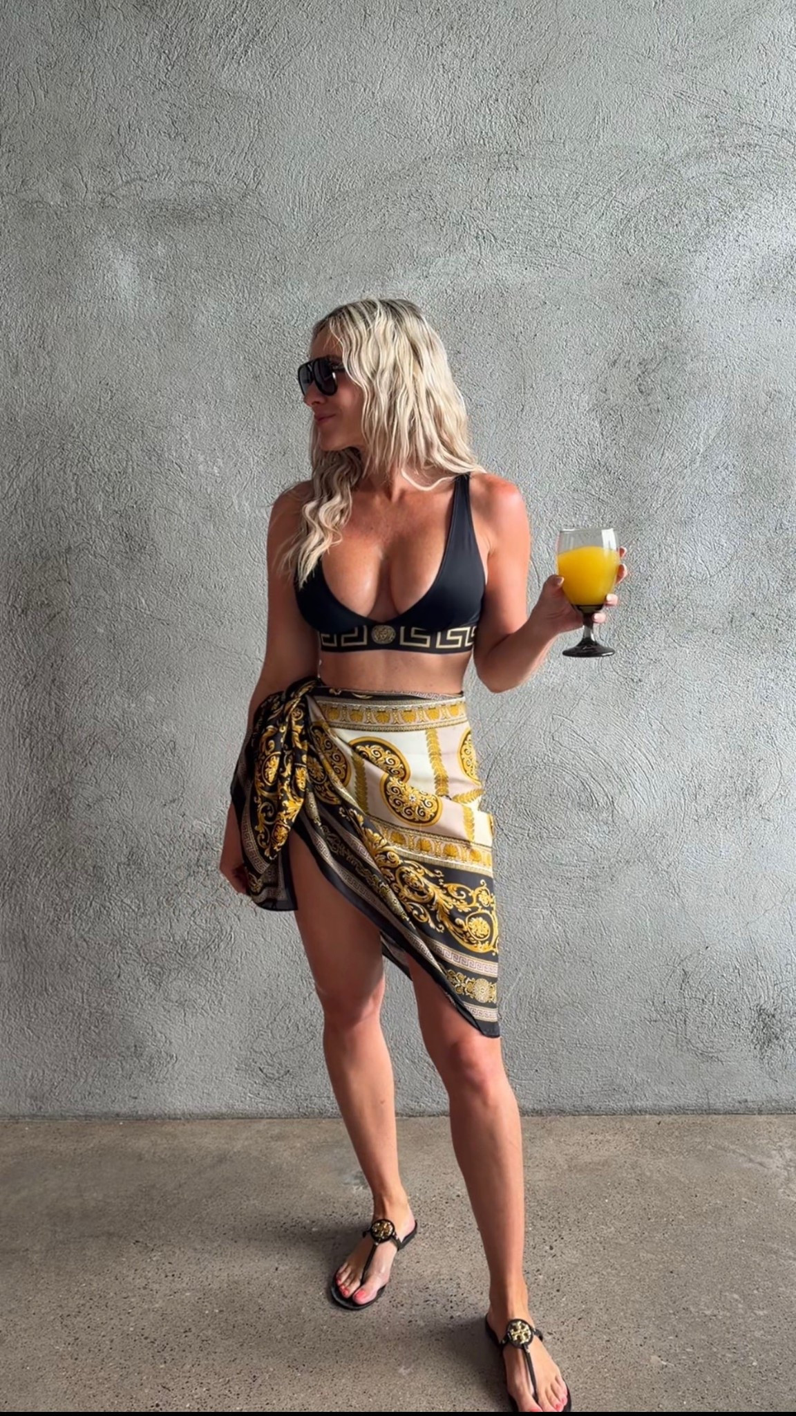 Resort ready in black & gold ✨ 

#LTKTravel #LTKootd #LTKOver40