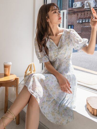 DAZY Ditsy Floral Print Puff Sleeve A-line Dress | SHEIN