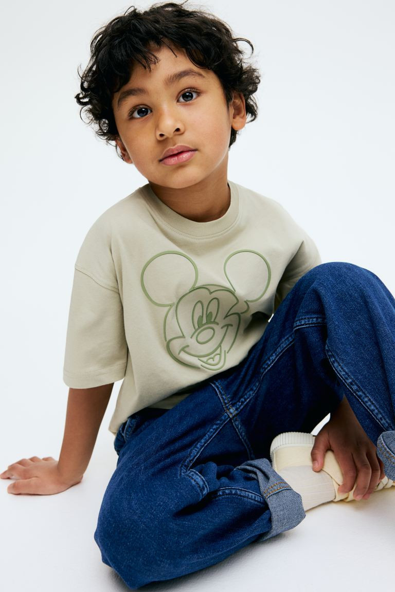Oversized printed T-shirt - Light khaki green/Mickey Mouse - Kids | H&M SG | H&M (UK, MY, IN, SG, PH, TW, HK)
