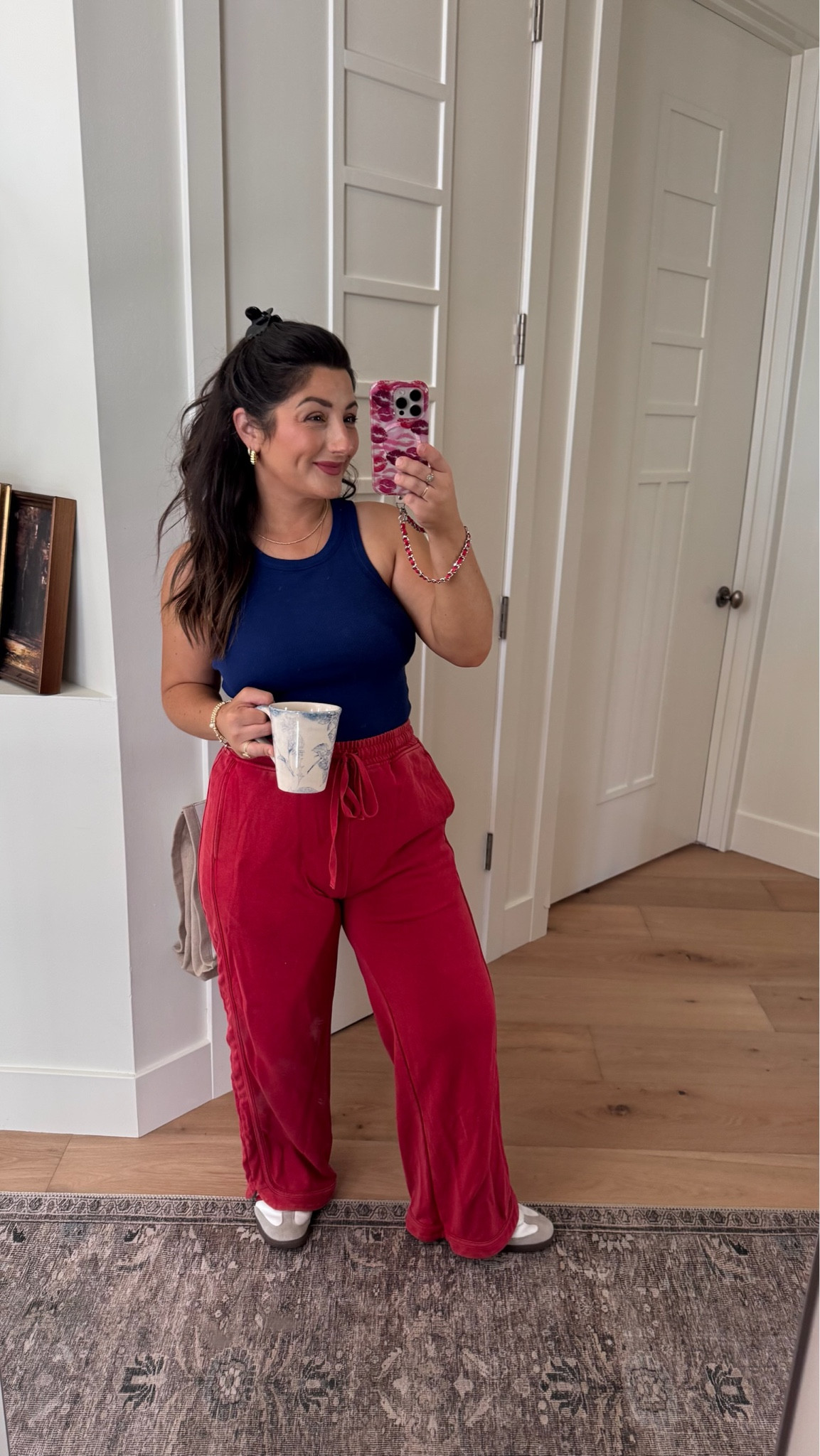 High neck Tank with built in bra size small

Favorite sweatpants I own in almost every color! I wear these constantly! 
Size small

5’0” 140lbs
Petite friendly

#LTKootd #LTKPetite #LTKSaleAlert