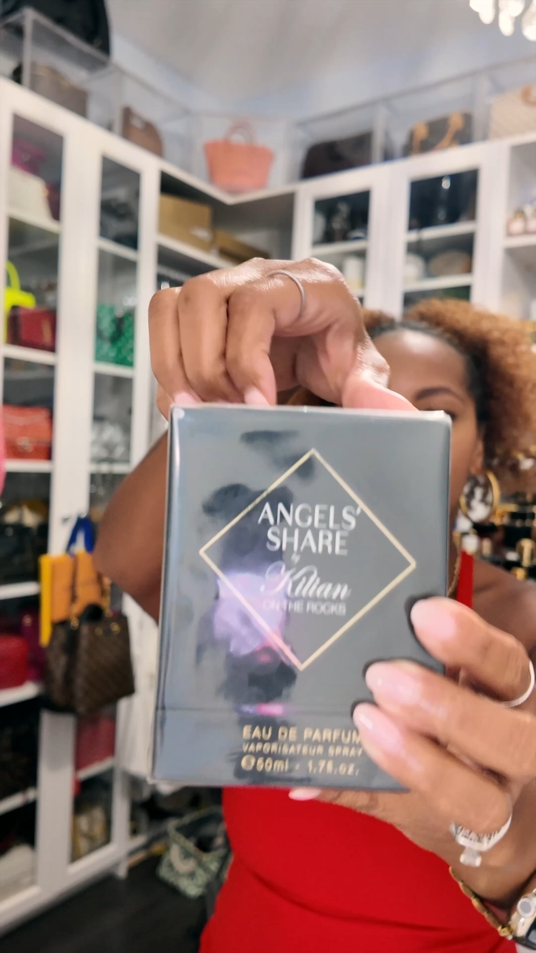 The new Kilian Angels Share On The Rocks is here! These are my first impressions only, full review video will be coming to my Youtube once I’ve had the opportunity to wear this more and really get to know it! Expect it in about a week or so. Check out the fragrance notes below!

🥃On The Rocks accord (bergamot, grapefruit, aldehydes)
🥃Cognac Essence
🥃Tonka Bean Absolute

Have you smelled this one yet? Is it on your wishlist?

#LTKSeasonal #LTKBeauty