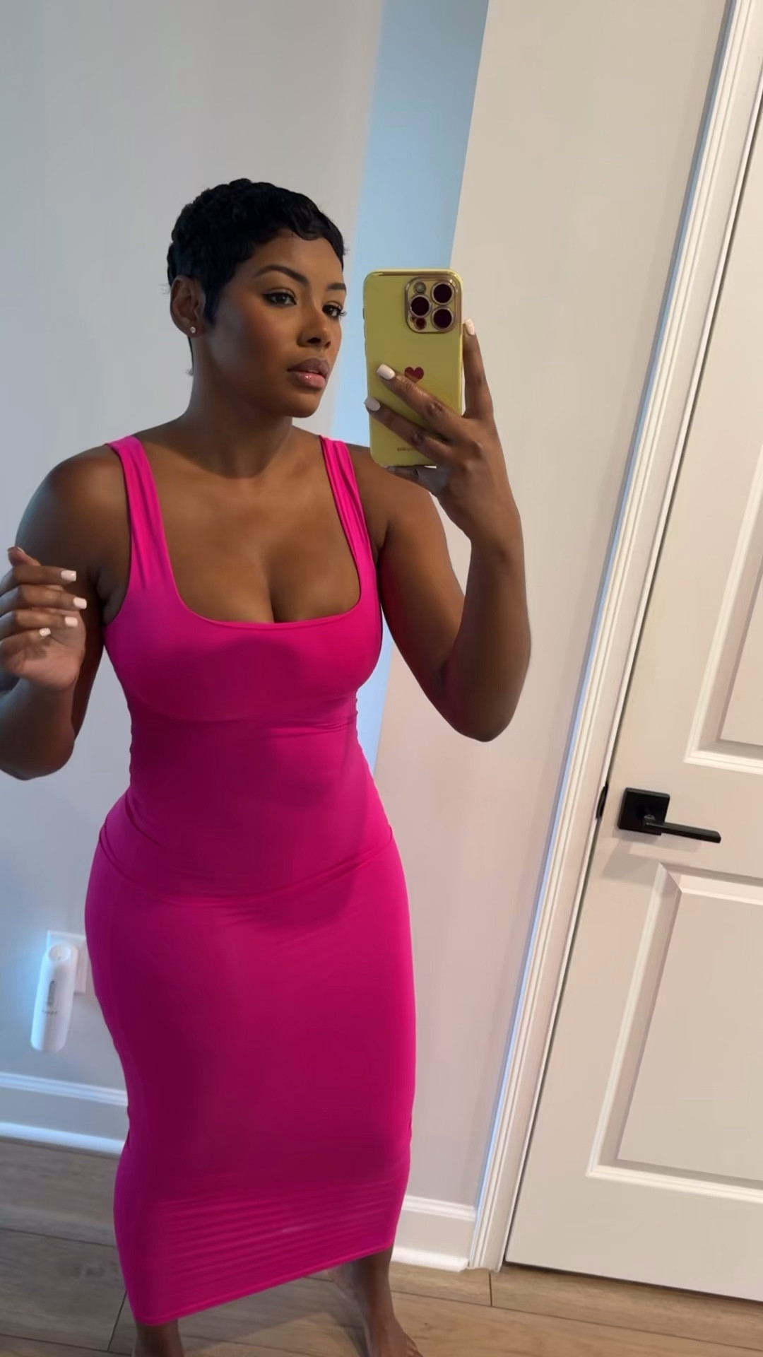 Cute & comfy! This one comes in different colors. 

Size: medium 