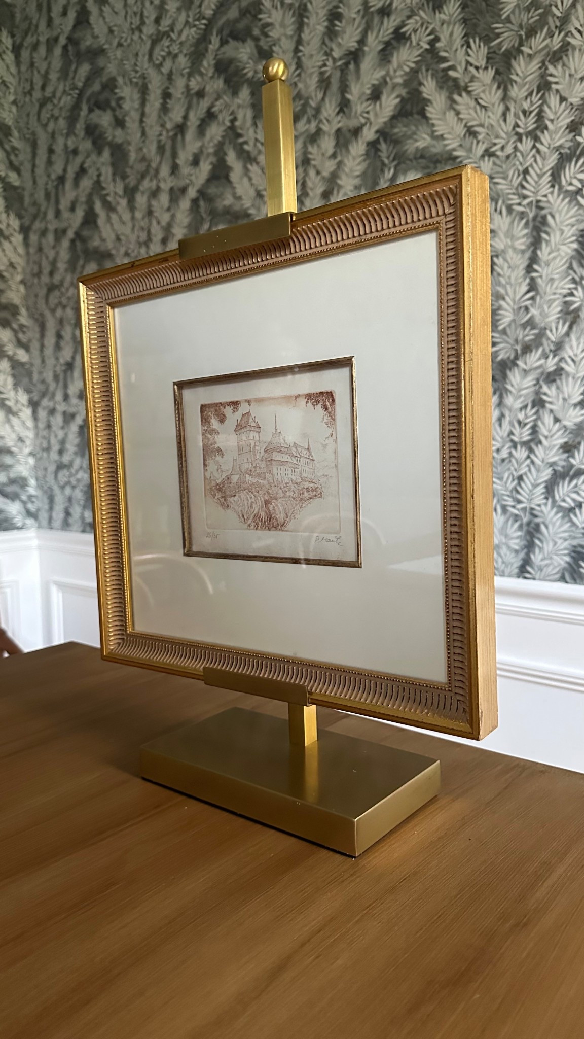 If you're looking for an elevated way to display your artwork, look no further than this stunning brass art easel from @alicelanehome. Both ends of the easel are adjustable and my favorite part is the deep shelf, which can accommodate a nice chunky frame. A subtle but also statement piece of home decor perfect for your bookshelf, console or dresser styling. Rounding up a few other options for you as well!

#AliceLaneHome #AliceLanePartner #interiordesign #homedecor #home #artdisplay #styling #styletip #brass #elevateddesign #luxury #design


#LTKStyleTip #LTKHome