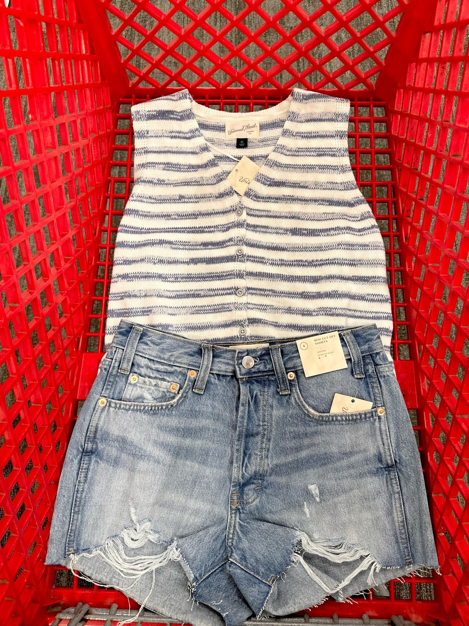 Causal outfit idea

#LTKootd #LTKgrwm #LTKTravel