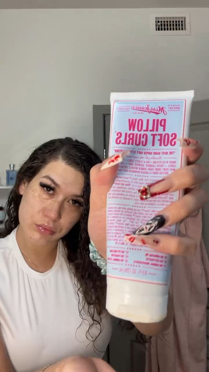 my everyday curly styling routine 💫

missss jesse's curls product line is really that girl 

#style #styling #natural #naturalstyles #bare #bareface #styles #hairstyle #everyday #brown #brownhair #curlscurlscurls #curlyhair #curlyhairstyles #cute #freckles #beauty #lasvegas #lv #nails  #spray #lifestyle #living #luxurylifestyle #luxury #fyp #explore #simple #clean #onthego