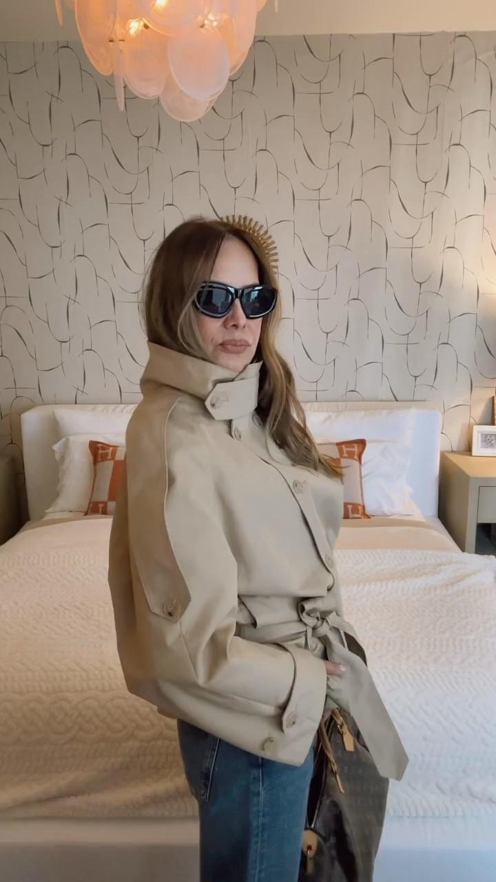 Can’t stop wearing this Zara trench coat!
Wearing size medium 

Follow my LTK @lolariostyle on the @shop.LTK app to view this post and get my exclusive app-only content!

#liketkit #LTKgrwm #LTKdayinmylife #LTKootd
@shop.ltk
https://liketk.it/61QLc