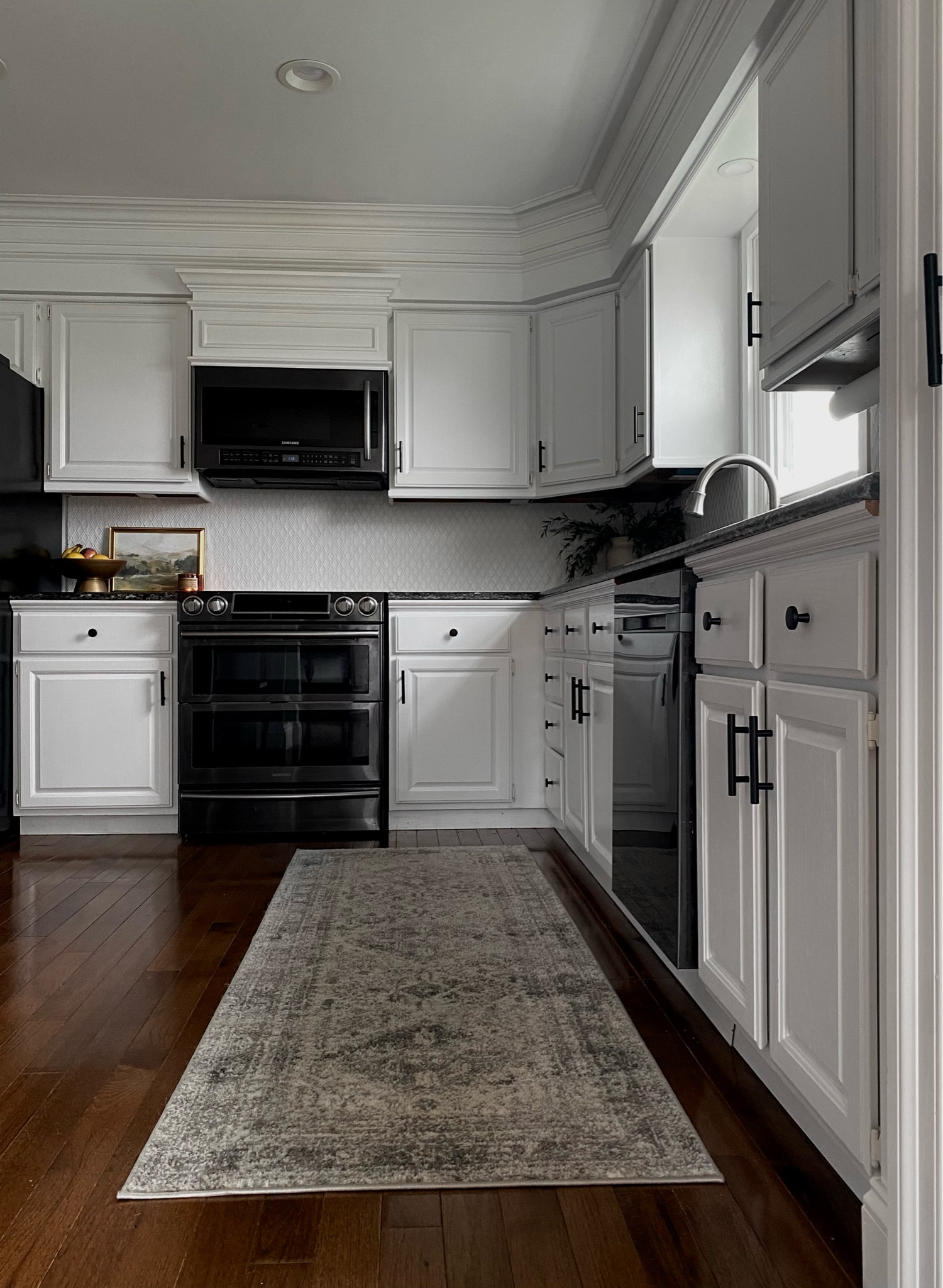 Modern/Traditional White Kitchen

#whitekitchen #kitchen #home #interior #homedesign 

#LTKhome
